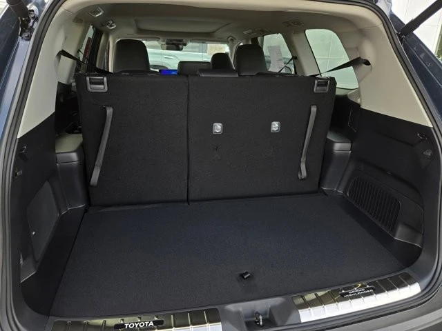 2026 Toyota Highlander - Image 25 of 28