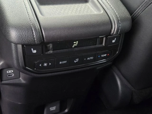2026 Toyota Highlander - Image 13 of 28