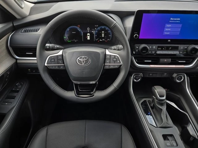 2026 Toyota Highlander - Image 14 of 28