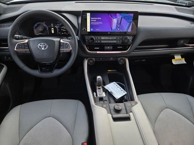 2026 Toyota Highlander - Image 15 of 31