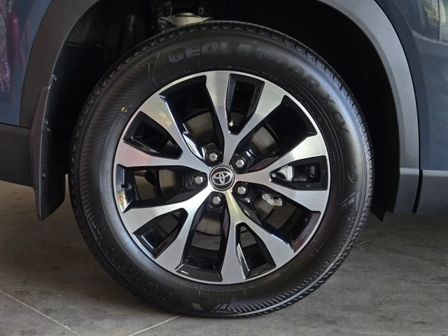 2026 Toyota Highlander - Image 5 of 31