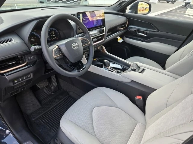 2026 Toyota Highlander - Image 8 of 31