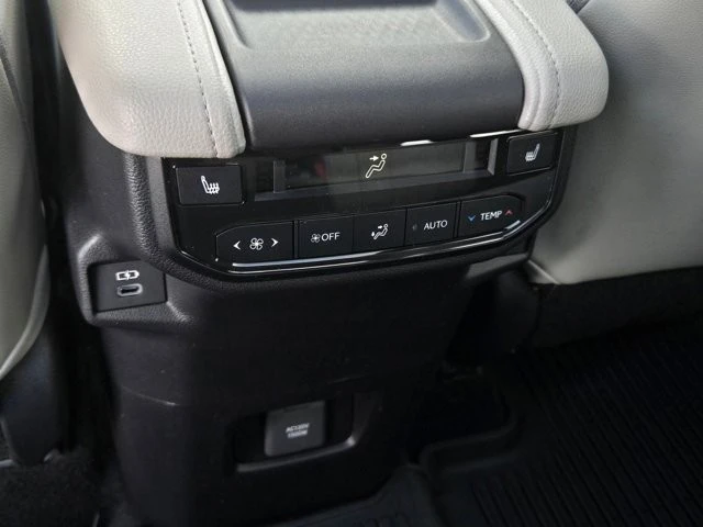 2026 Toyota Highlander - Image 13 of 31