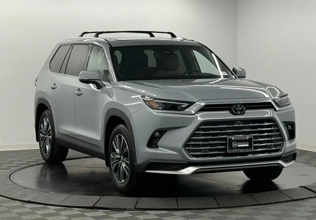 2026 Toyota Highlander - Image 5 of 12