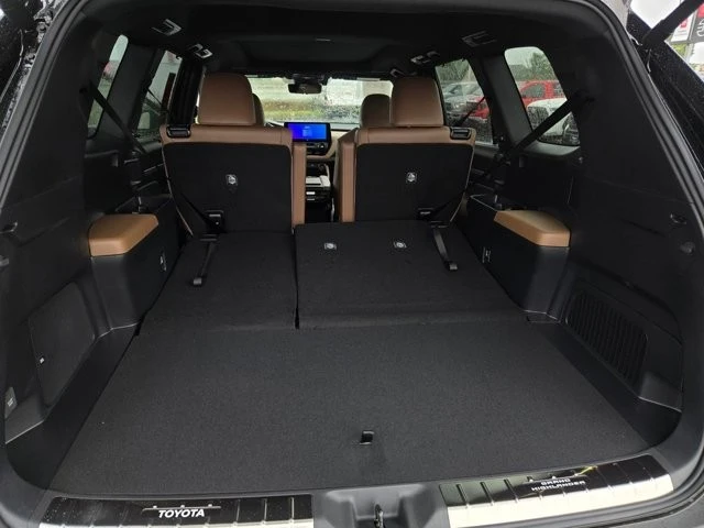 2026 Toyota Highlander - Image 26 of 28