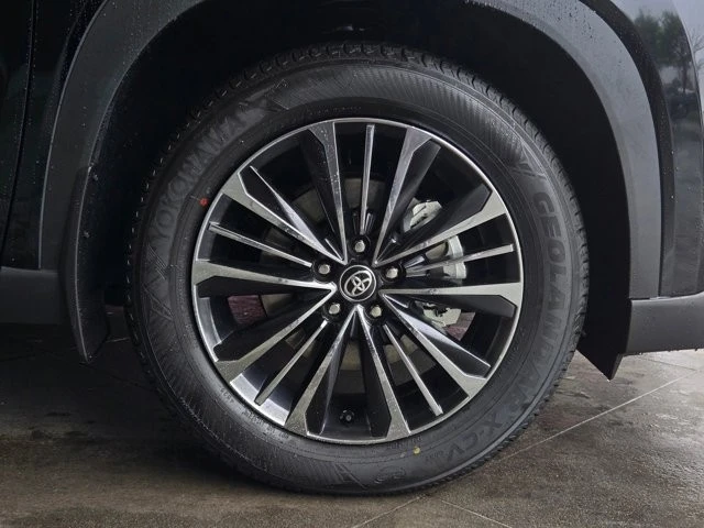 2026 Toyota Highlander - Image 5 of 28
