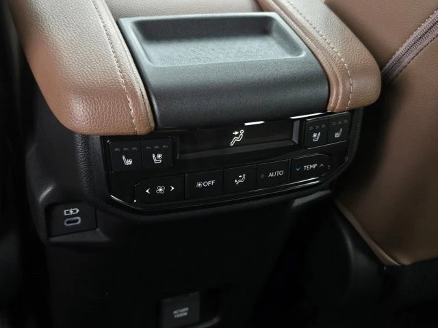 2026 Toyota Highlander - Image 16 of 28