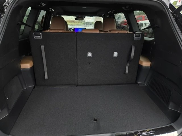 2026 Toyota Highlander - Image 25 of 28