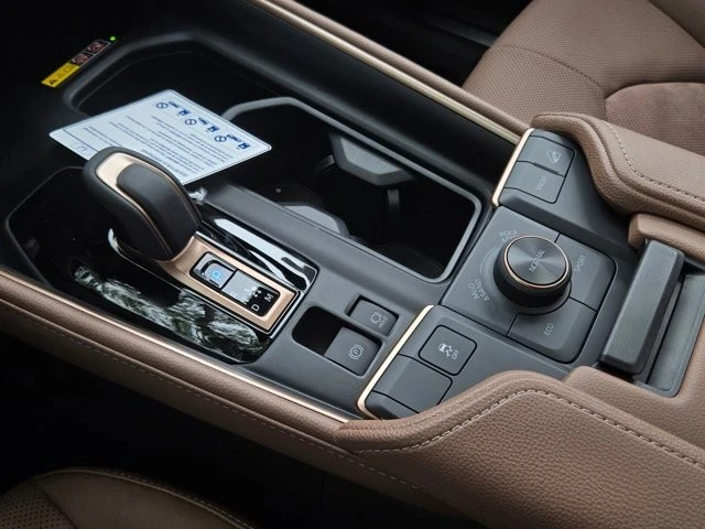 2026 Toyota Highlander - Image 20 of 28