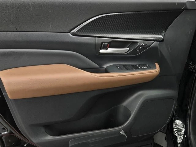 2026 Toyota Highlander - Image 9 of 28