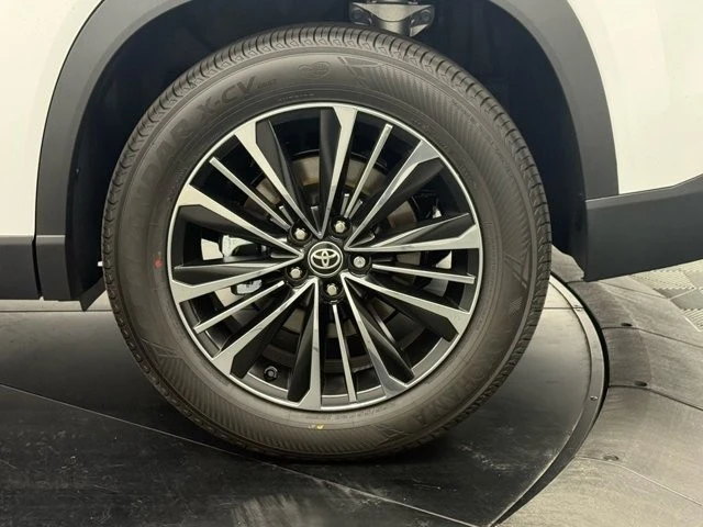 2026 Toyota Highlander - Image 12 of 12