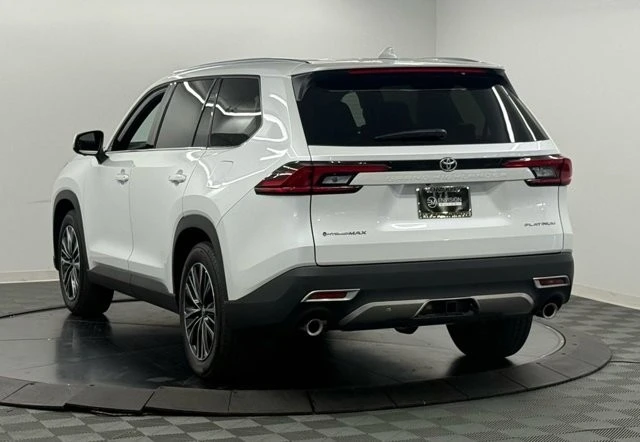 2026 Toyota Highlander - Image 10 of 12