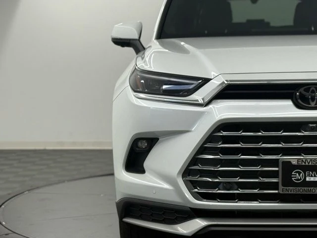 2026 Toyota Highlander - Image 4 of 12