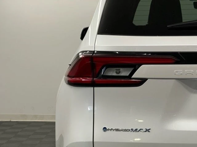 2026 Toyota Highlander - Image 9 of 12