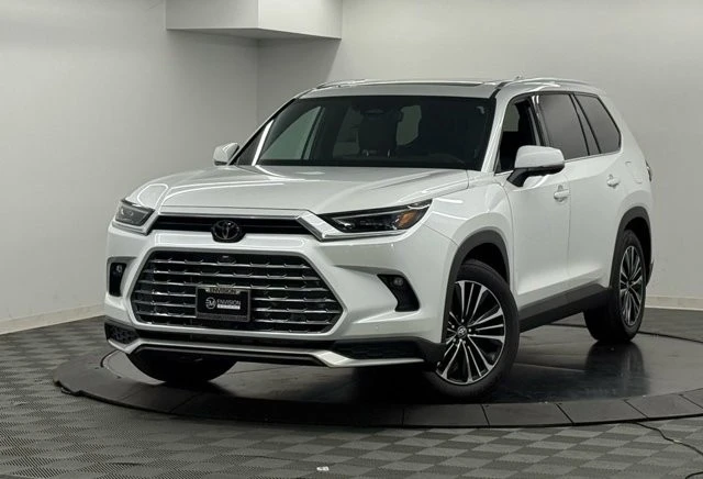 2026 Toyota Highlander - Image 2 of 12