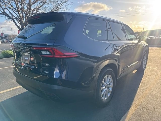 2026 Toyota Highlander - Image 2 of 3