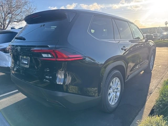 2026 Toyota Highlander - Image 2 of 3