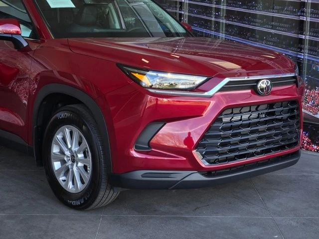 2026 Toyota Highlander - Image 2 of 26