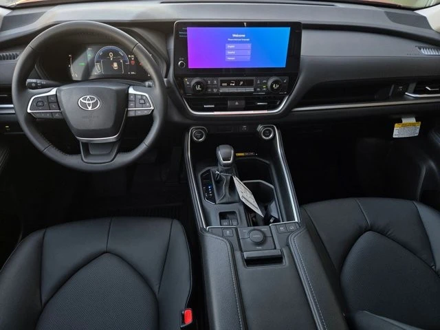 2026 Toyota Highlander - Image 14 of 26