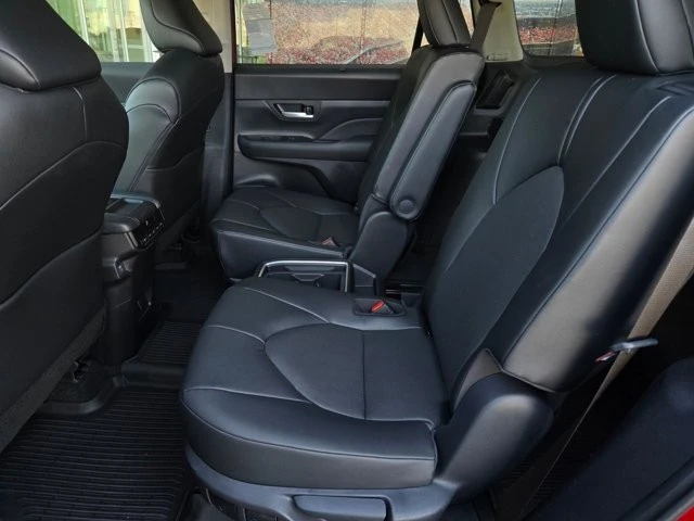 2026 Toyota Highlander - Image 11 of 26