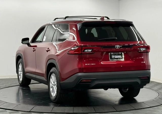 2026 Toyota Highlander - Image 10 of 12