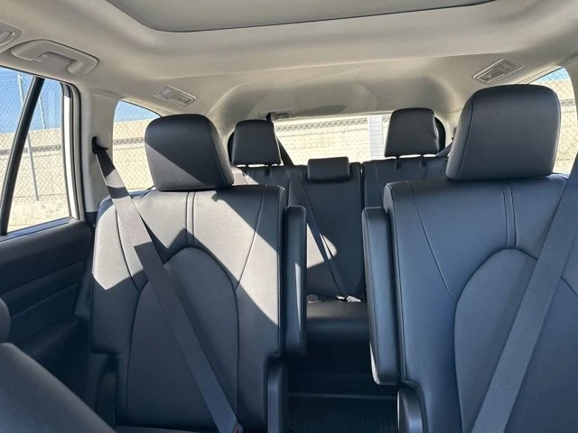2026 Toyota Highlander - Image 14 of 14