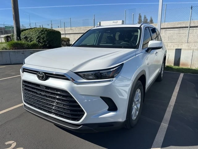 2026 Toyota Highlander - Image 2 of 14
