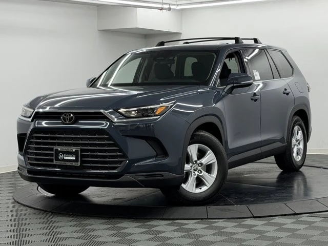 2026 Toyota Highlander - Image 2 of 12
