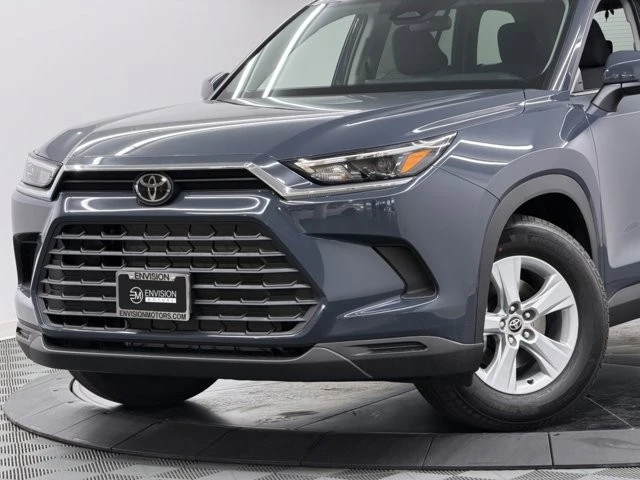 2026 Toyota Highlander - Image 3 of 12