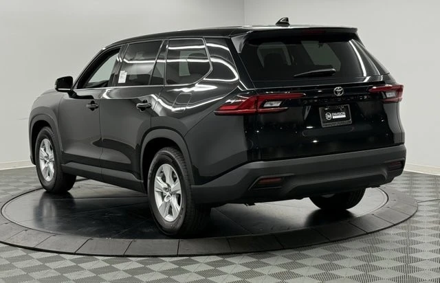 2026 Toyota Highlander - Image 10 of 12
