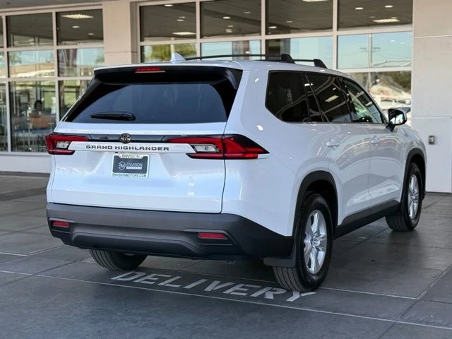 2026 Toyota Highlander - Image 11 of 12