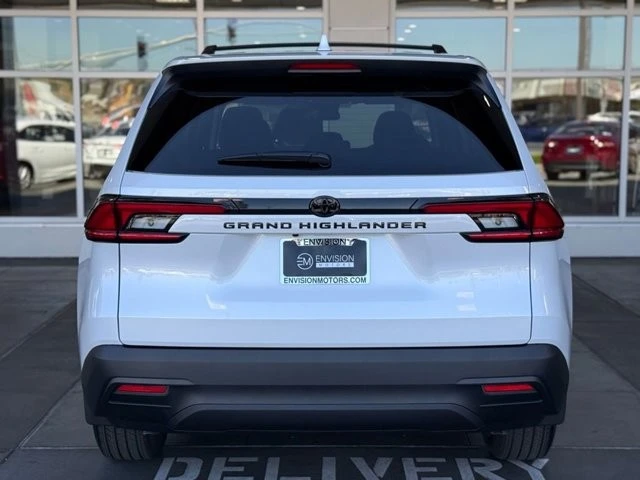 2026 Toyota Highlander - Image 10 of 12