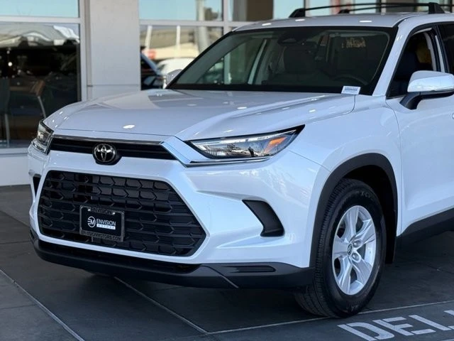 2026 Toyota Highlander - Image 3 of 12