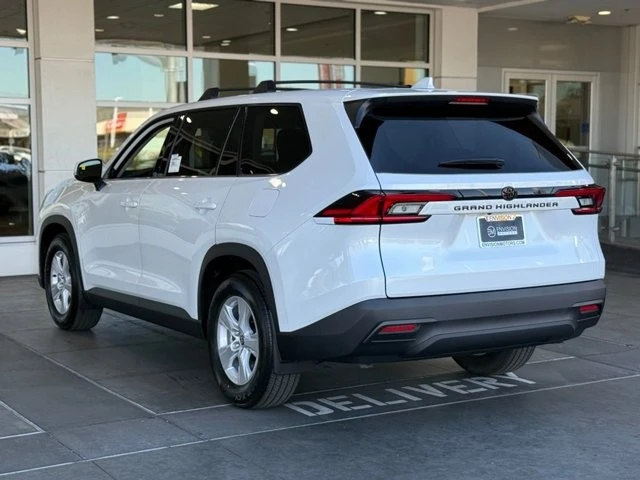 2026 Toyota Highlander - Image 9 of 12