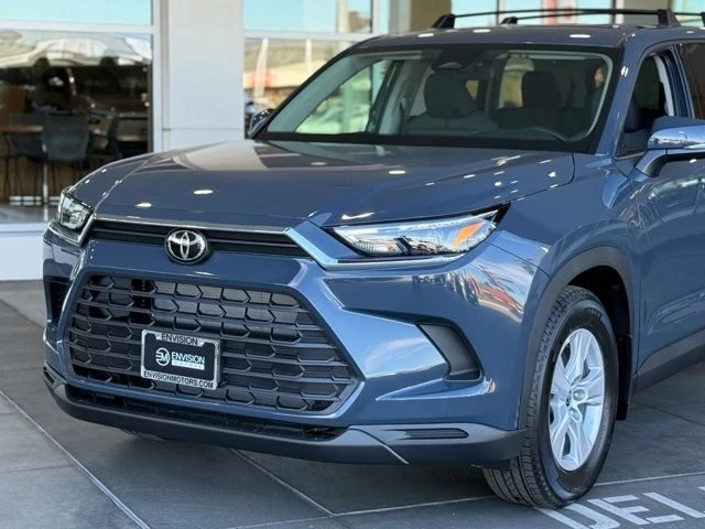 2026 Toyota Highlander - Image 3 of 12