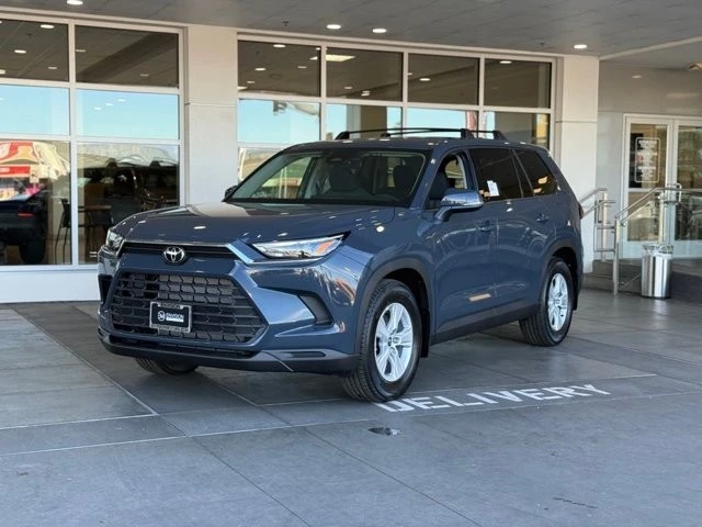 2026 Toyota Highlander - Image 2 of 12