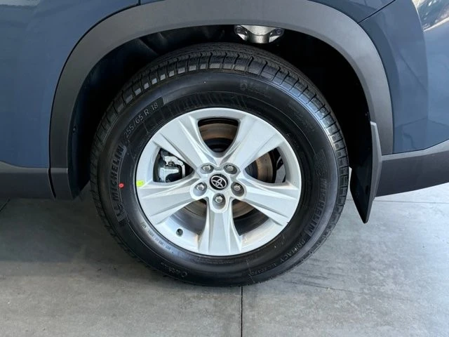 2026 Toyota Highlander - Image 12 of 12