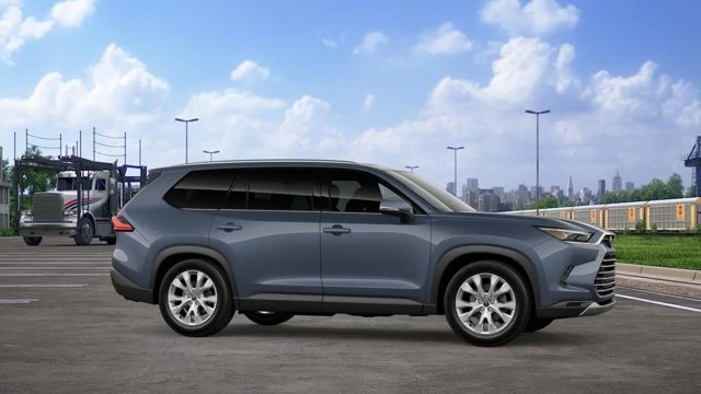 2026 Toyota Highlander - Image 13 of 20