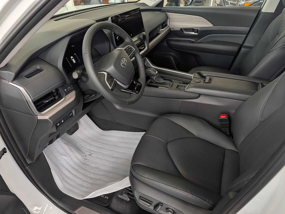 2026 Toyota Highlander - Image 5 of 7