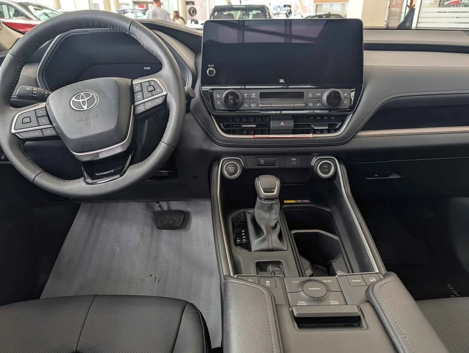 2026 Toyota Highlander - Image 7 of 7