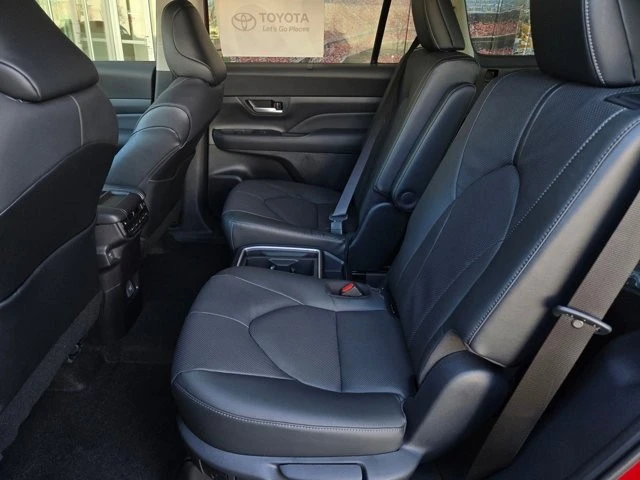 2026 Toyota Highlander - Image 12 of 12