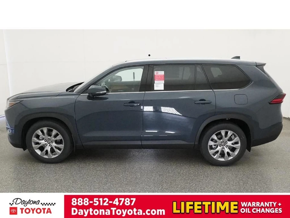 2026 Toyota Highlander - Image 3 of 12