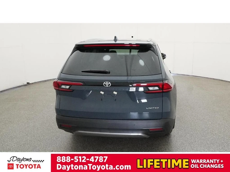 2026 Toyota Highlander - Image 7 of 12