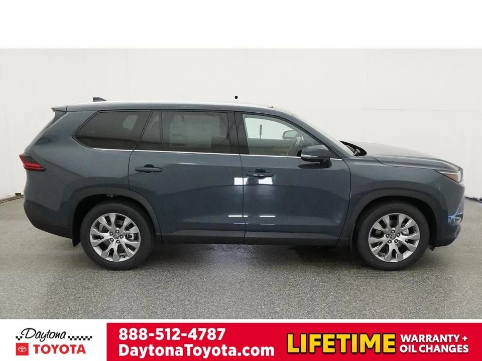 2026 Toyota Highlander - Image 11 of 12
