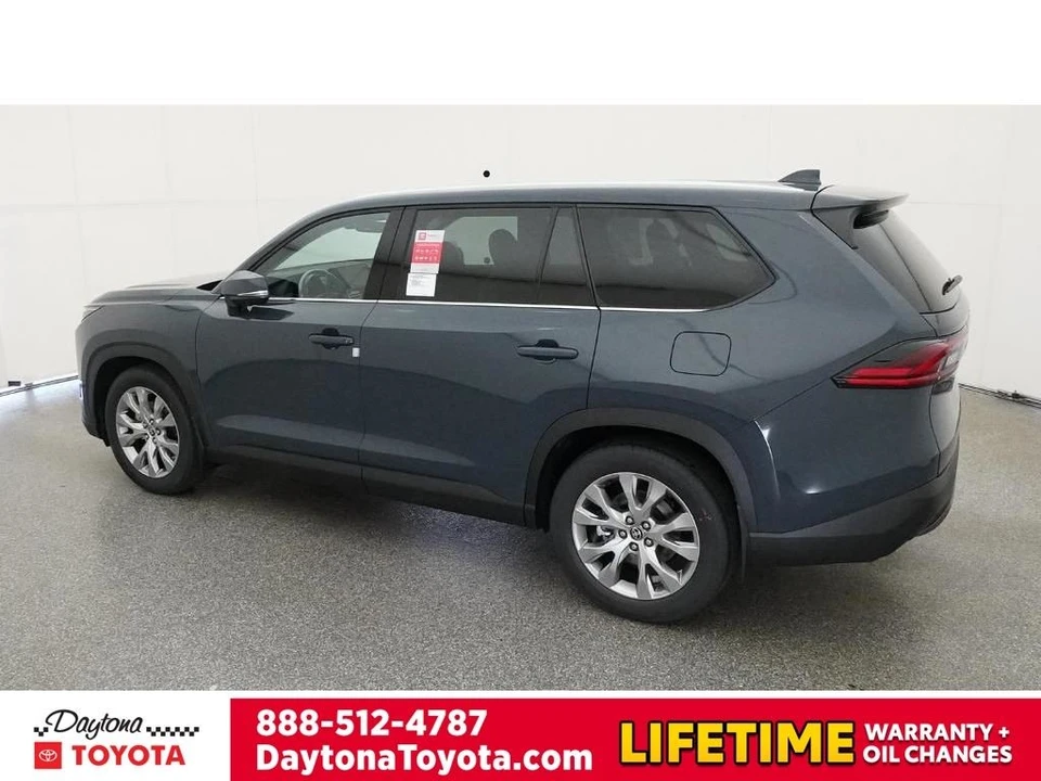 2026 Toyota Highlander - Image 4 of 12