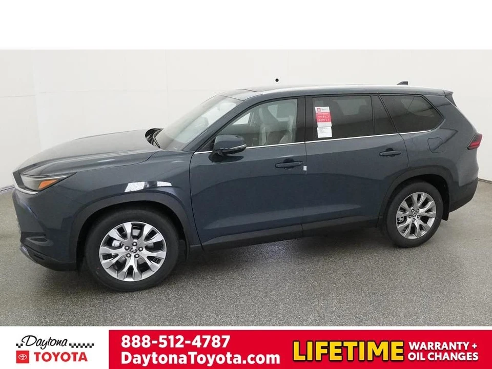2026 Toyota Highlander - Image 2 of 12