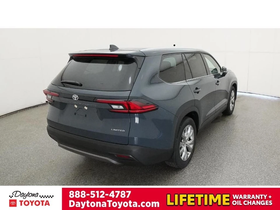 2026 Toyota Highlander - Image 8 of 12