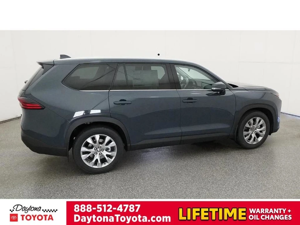 2026 Toyota Highlander - Image 10 of 12