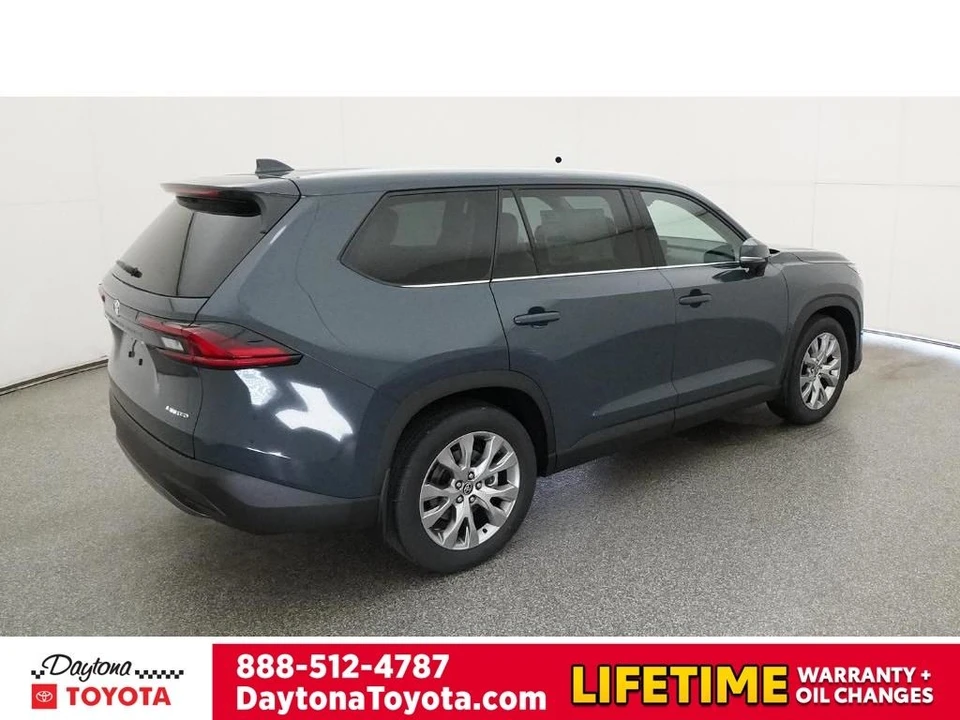 2026 Toyota Highlander - Image 9 of 12