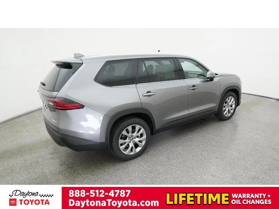 2026 Toyota Highlander - Image 9 of 12